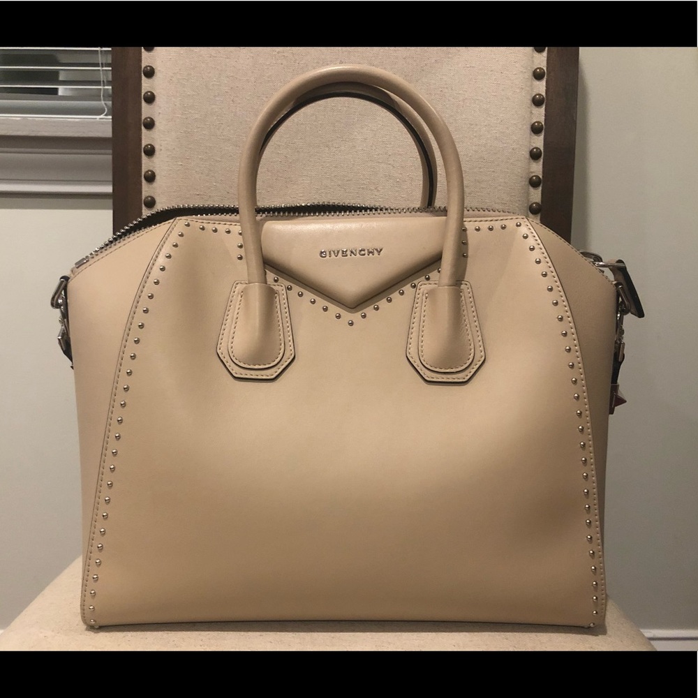 **SOLD**NWT Givenchy Medium Antigona Tote